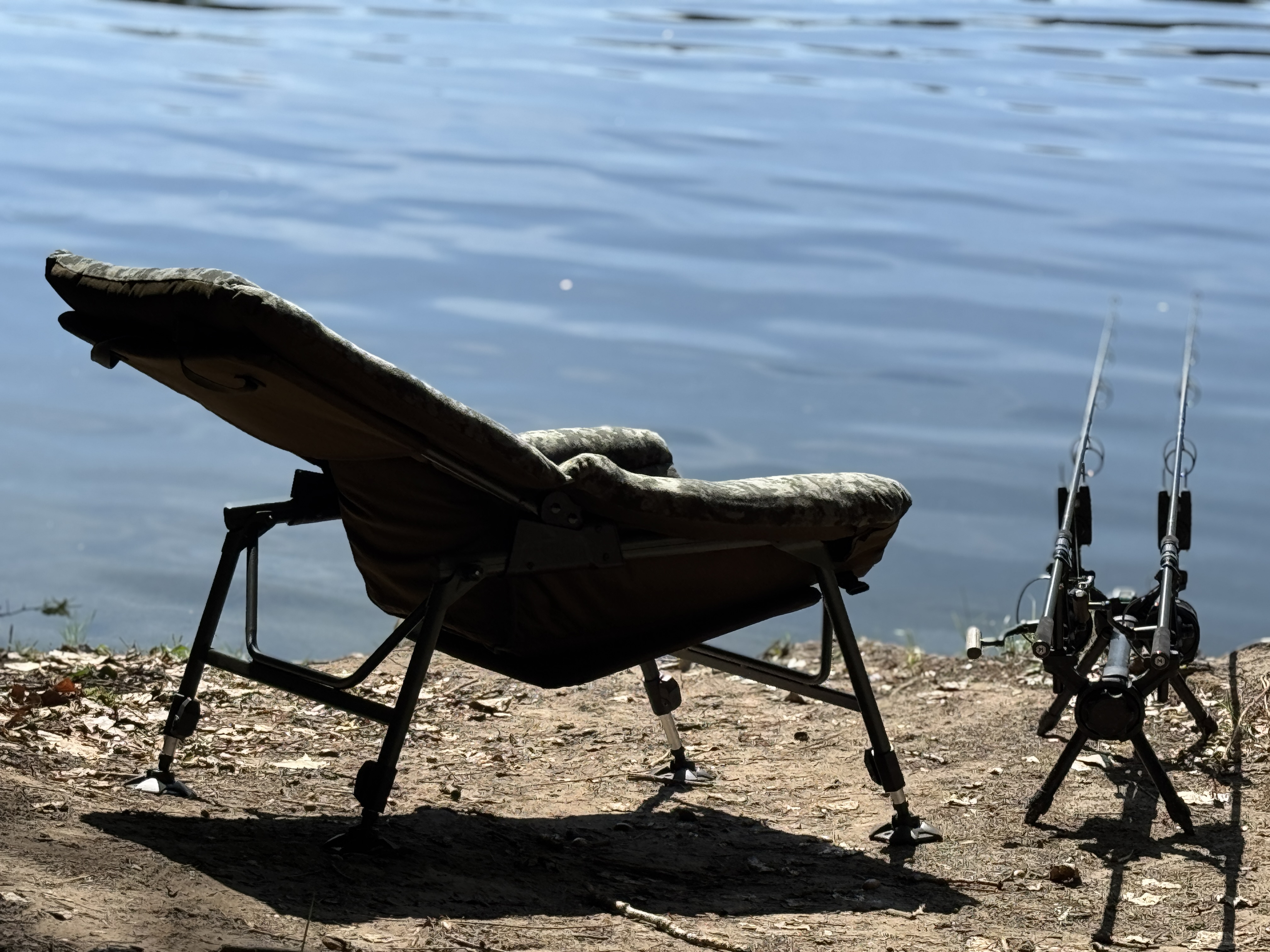 mivardi-camo-code-sofa-chair-backrest-2.jpeg (2.19 MB)