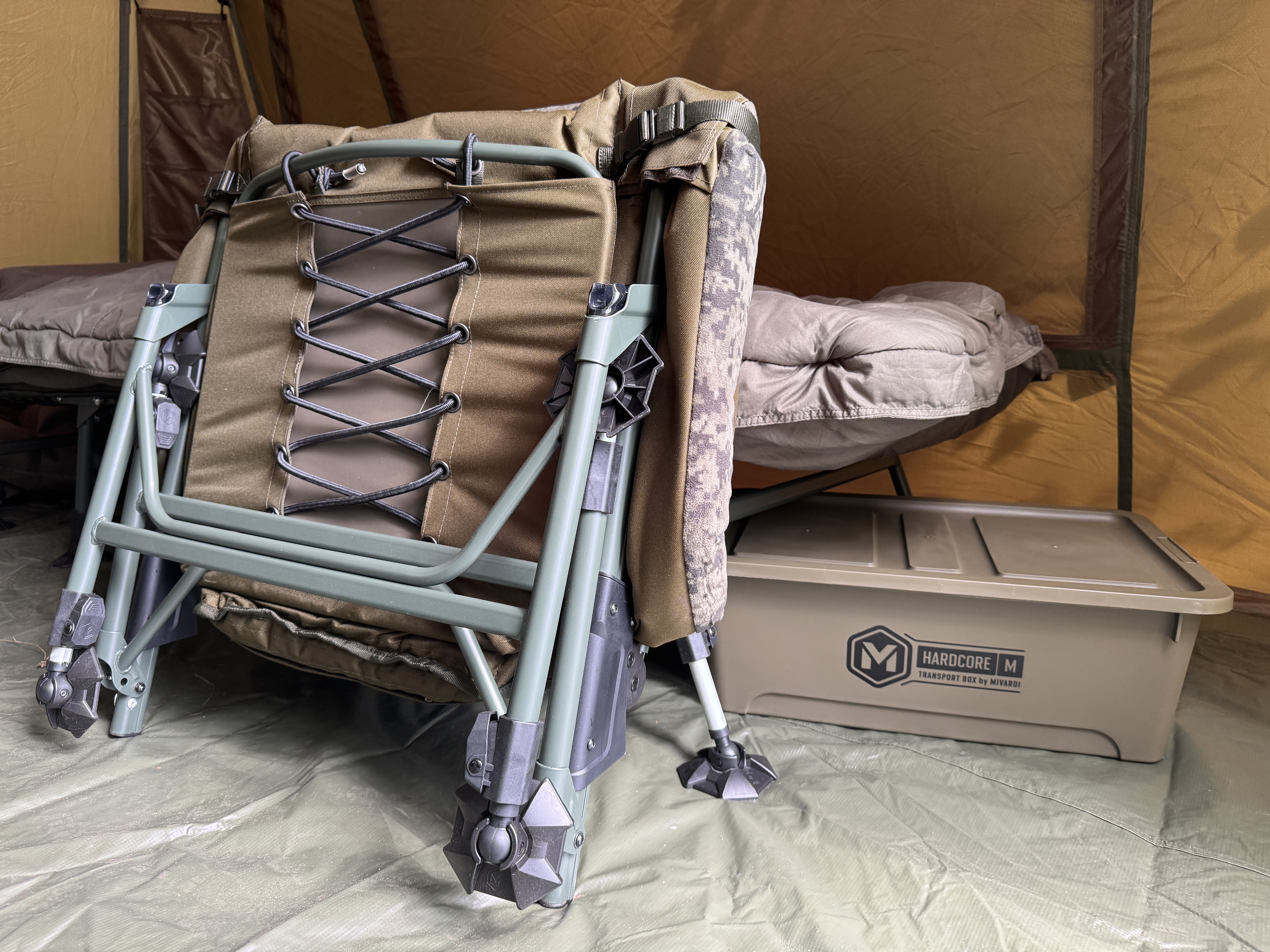 mivardi-camo-code-sofa-chair-reasons-1.jpeg (4.86 MB)