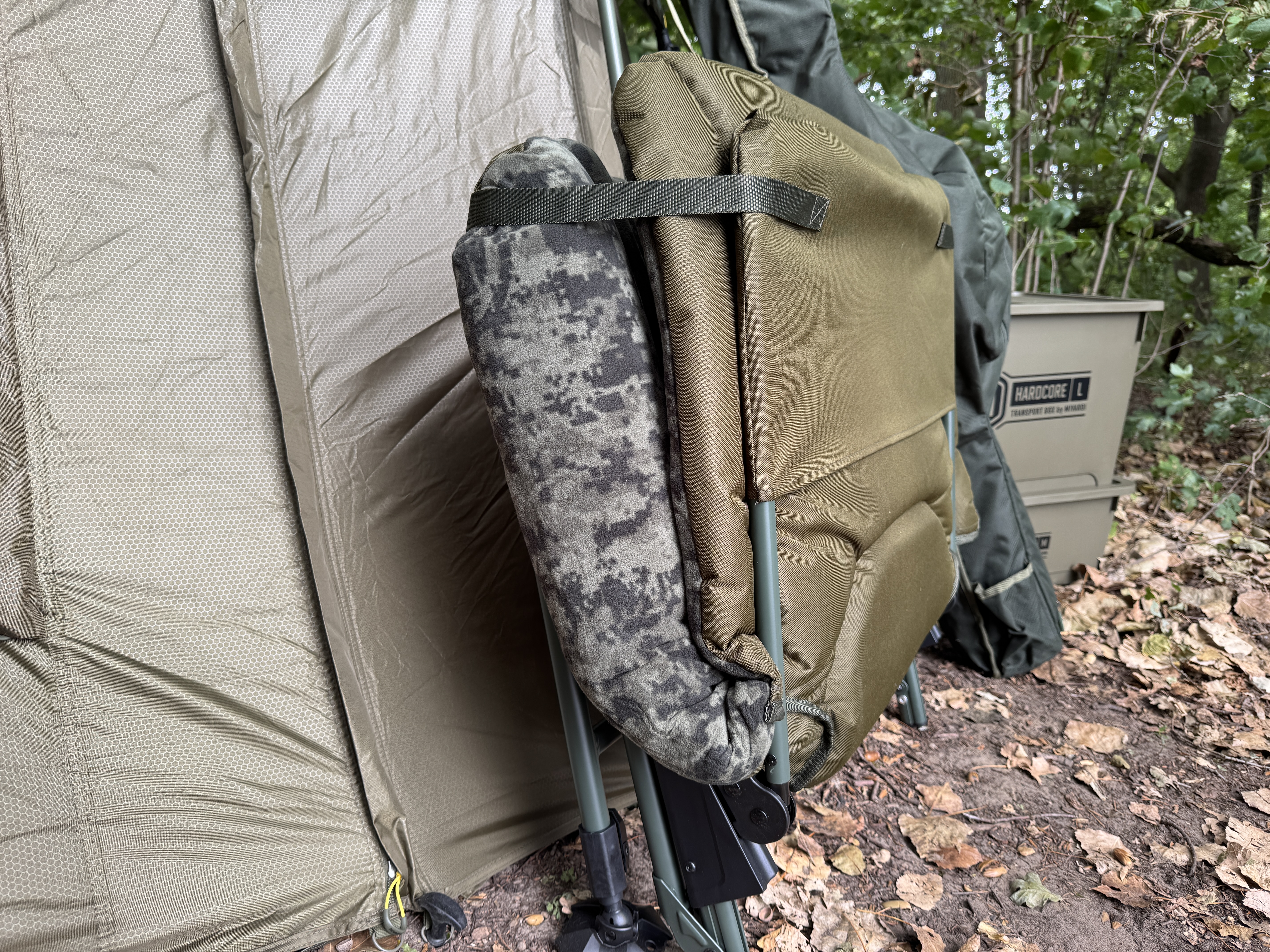 mivardi-camo-code-sofa-chair-reasons-2.jpeg (7.70 MB)