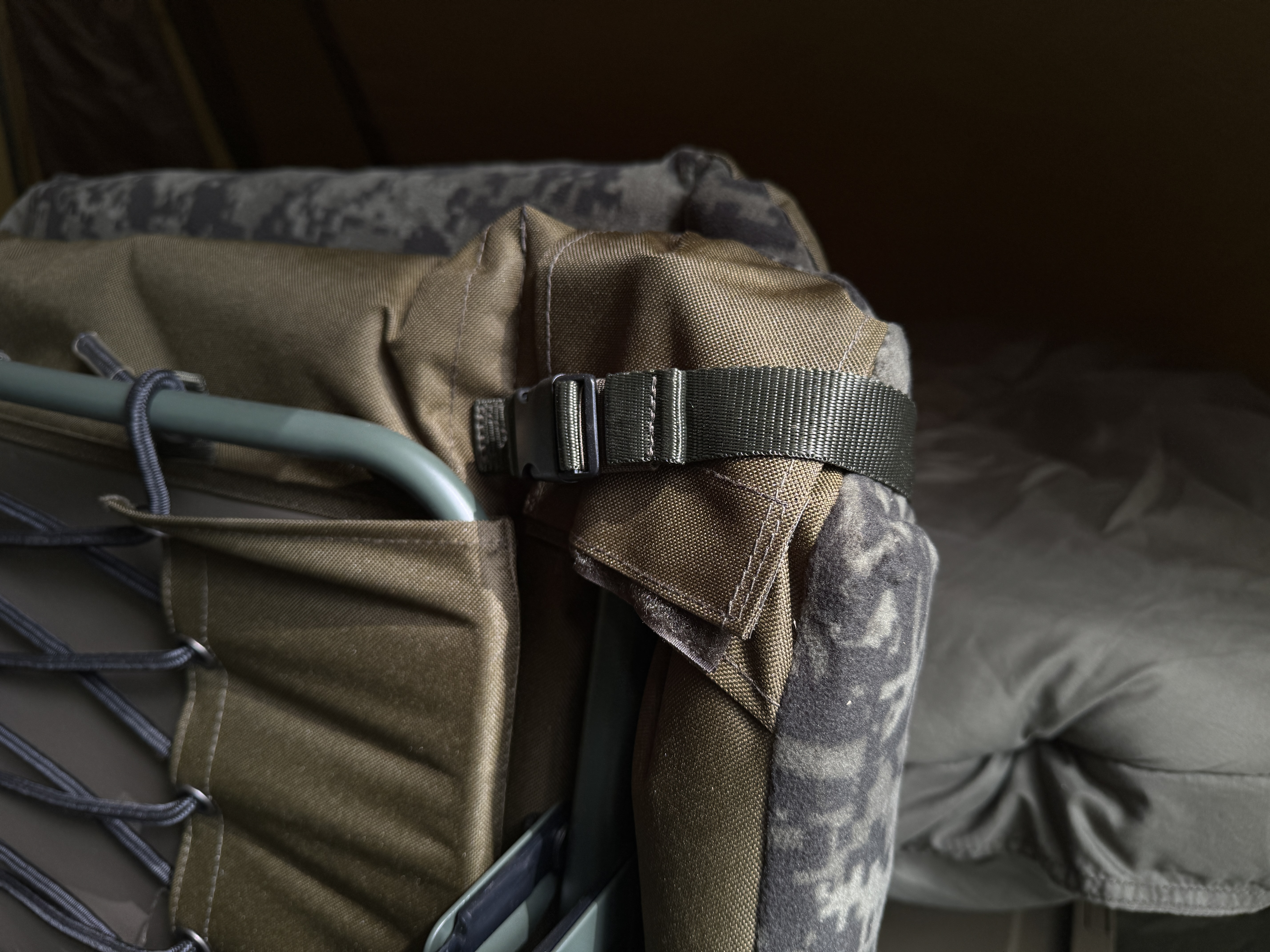 mivardi-camo-code-sofa-chair-strap-2.jpeg (4.25 MB)